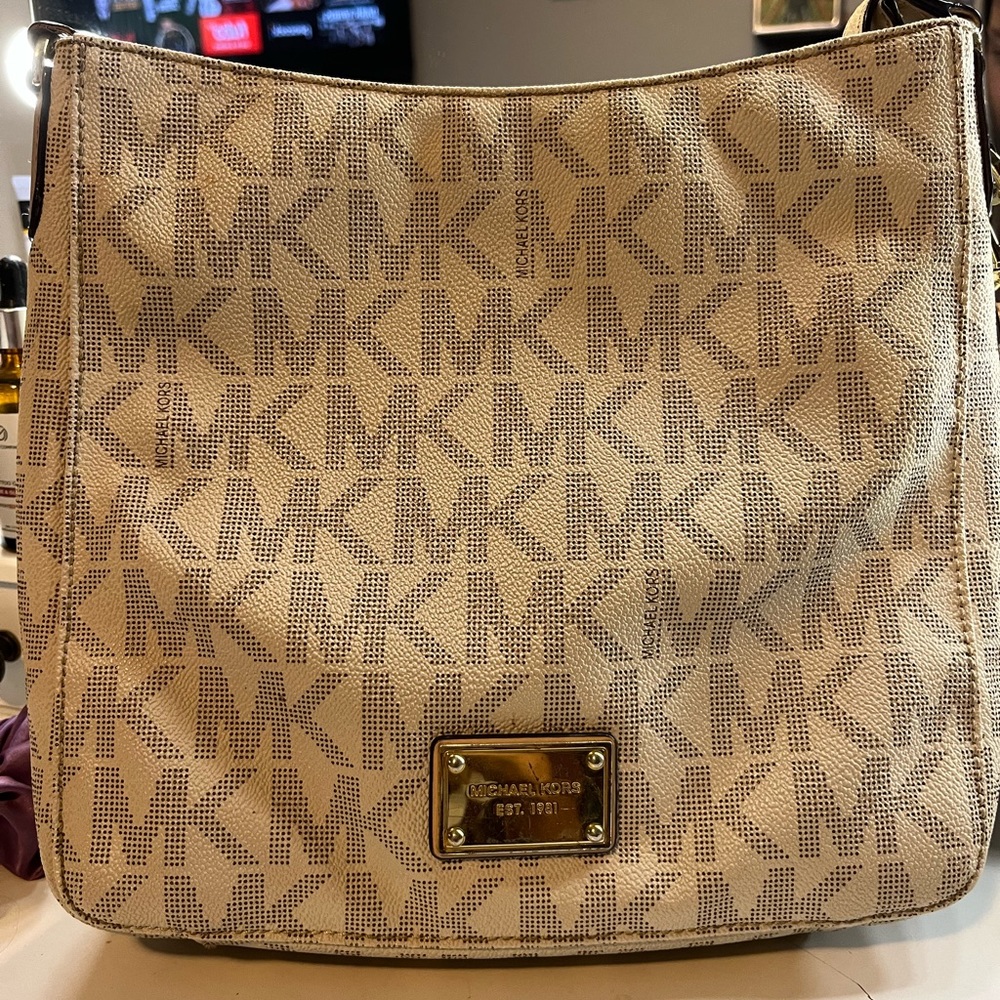 Michael kors crossbody bag